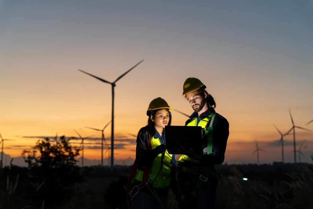 Yeşil Enerji: Rüzgâr Türbini, Güneş Enerjisi ve Şarj İstasyonu Hizmetleri